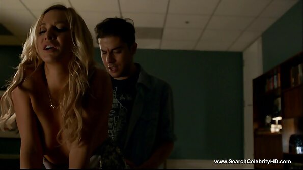 Эмили 18 тайлах, үзүүлэх түүний амттай илжиг